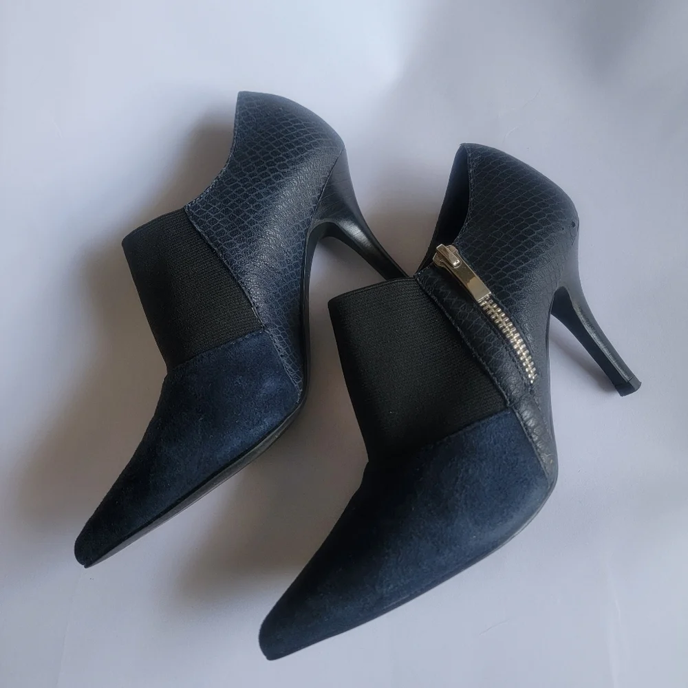 Tahari Shoes Size: 5.5